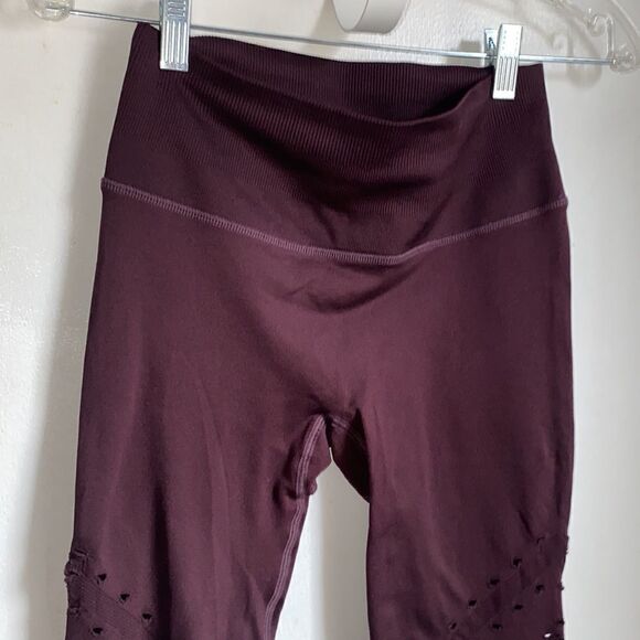 VICTORIAS SECRET High Rise 7/8 Perforated Yoga Seamless Sport Tight Leggings-S - Picture 4 of 10